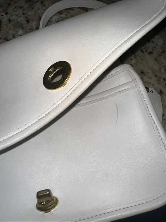 Vintage Coach White Leather Crossbody with Gold Turnlock - Picture 6 of 9